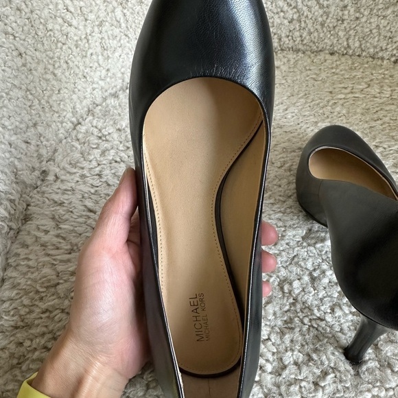 MICHAEL Michael Kors Black Stiletto Heels - Picture 3 of 8